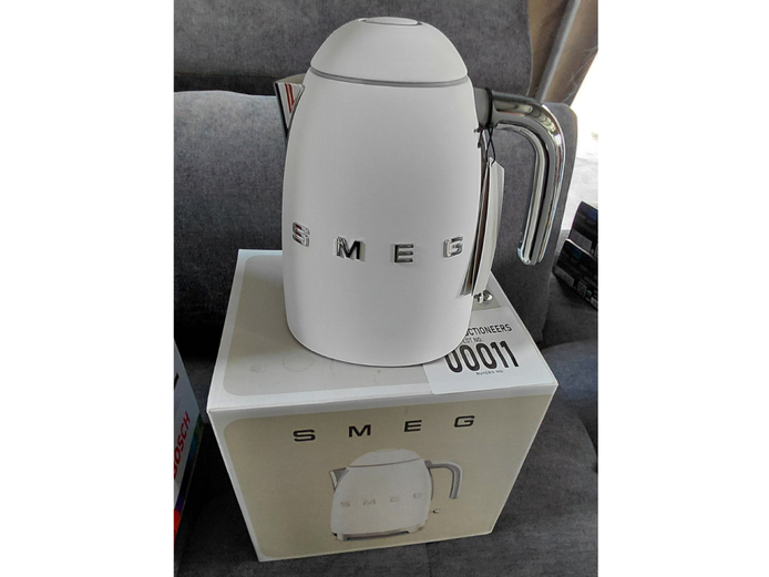 SMEG 1.7L RETRO MATTE WHITE KETTLE 