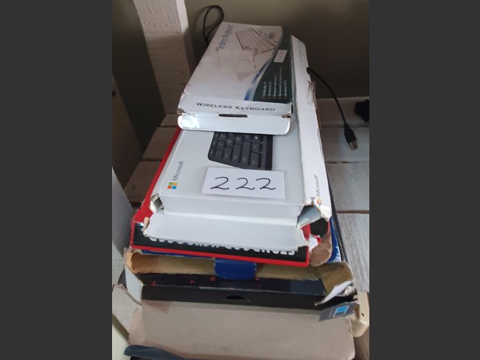 LOT: COMPUTER KEYBOARDS