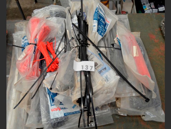 LARGE LOT: ASSORTED SIZES CABLE TIES