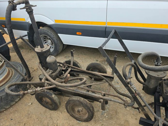 2 X HAND OPERATED TAR SPRAYER