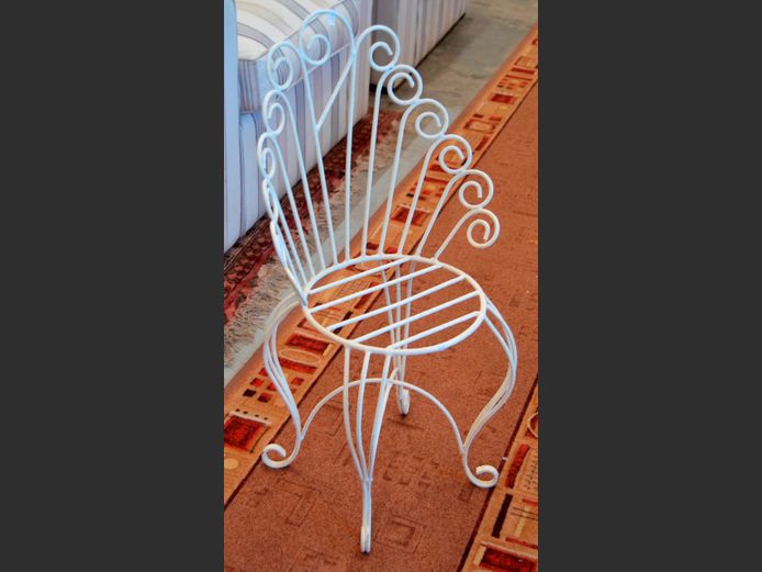 WHITE PAINTED PEACOCK WROUGHT IRON CHILD'S CHAIR