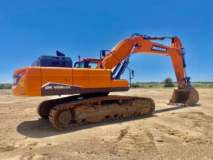 DOOSAN DX 450 LCA EXCAVATOR