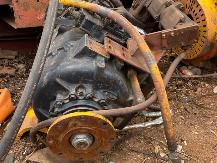 YELLOW MACHINE DUMP TRUCK TRANSMISSION