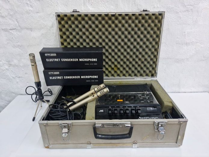 Vintage JVC KD-2 Portable Stereo Cassette Deck with Telerad Electret Condenser Microphone