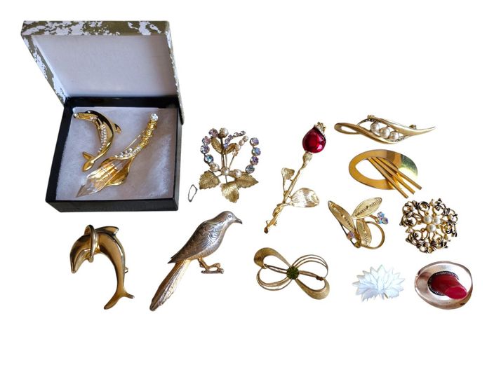 Assorted Vintage Gold Plated Brooches