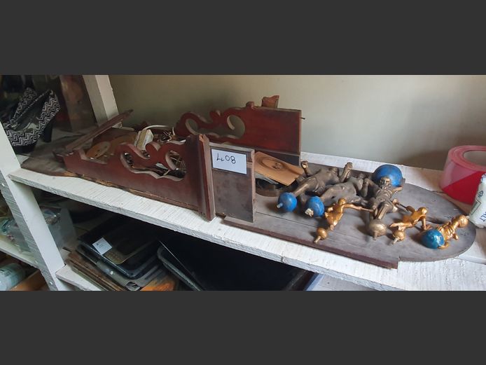 LOT: VINTAGE WALL CLOCK COMPONENTS