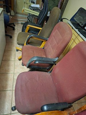 Assorted Swivel office chairs