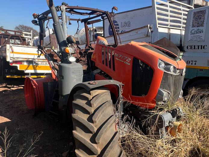 Kubota M7172 Premium KVT Tractor 