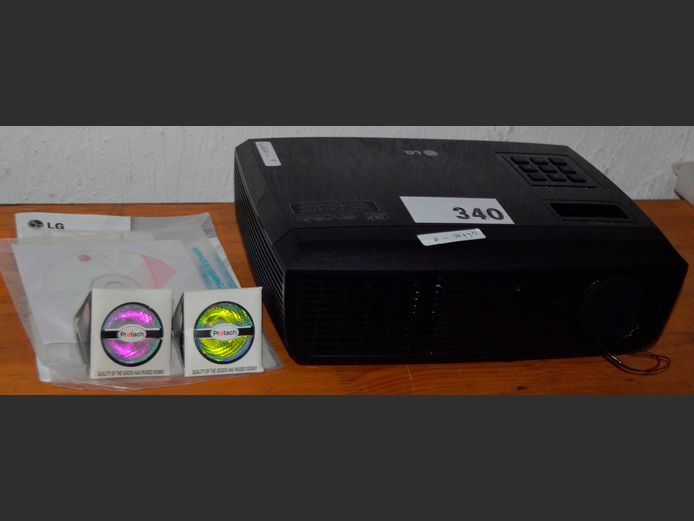 LG PROJECTOR WITH EXTRA BULBS [Switces on, untested further]