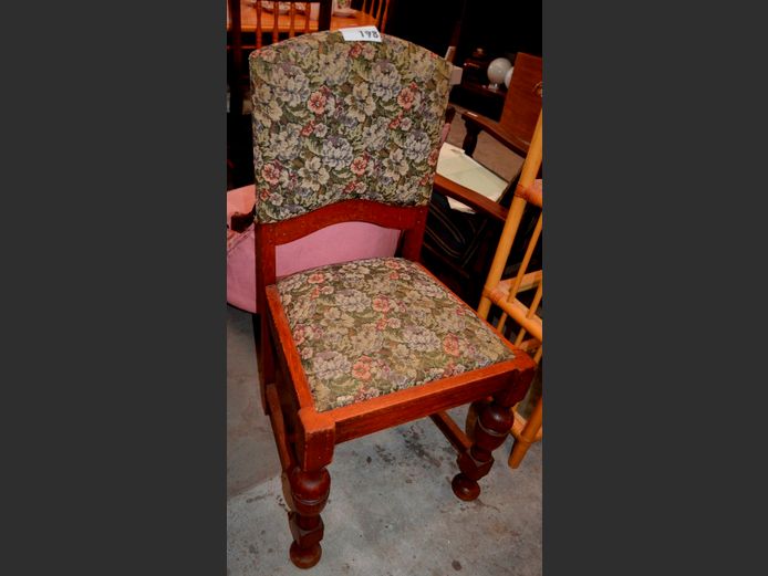 OAK & FLORAL UPHOLSTERED SIDE CHAIR