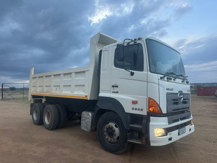 Hino 700 2838 (10c) Tipper