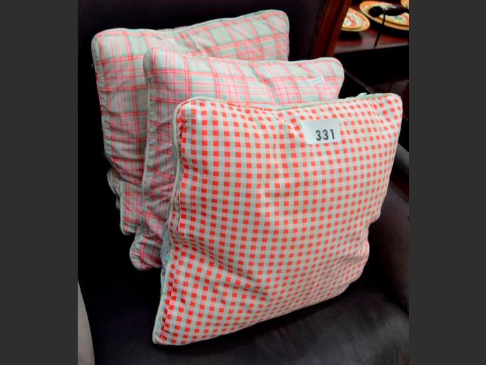 LOT: 3 x CHECK SCATTER CUSHIONS