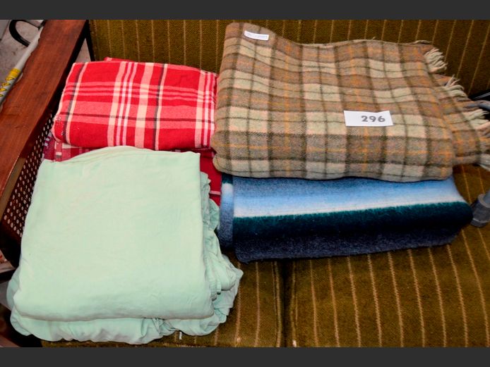 BLANKETS, WINTER SHEETS & FITTED SHEETS