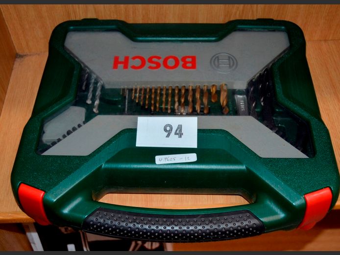 BOSCH 103-PIECE DRILL BIT SET IN CASE