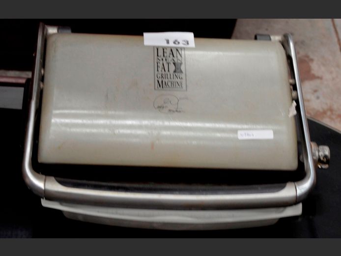 GEORGE FOREMAN LEAN MEAN FAT GRILLING MACHINE [Switches on, untested further]