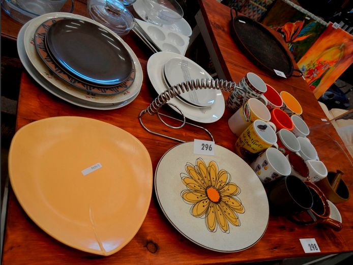 DINNER PLATES, MUGS, MORTAR & PESTLE, etc