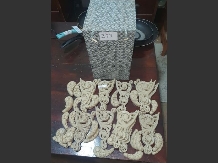 LOT: PLASTIC INTRICATE ONLAYS, etc