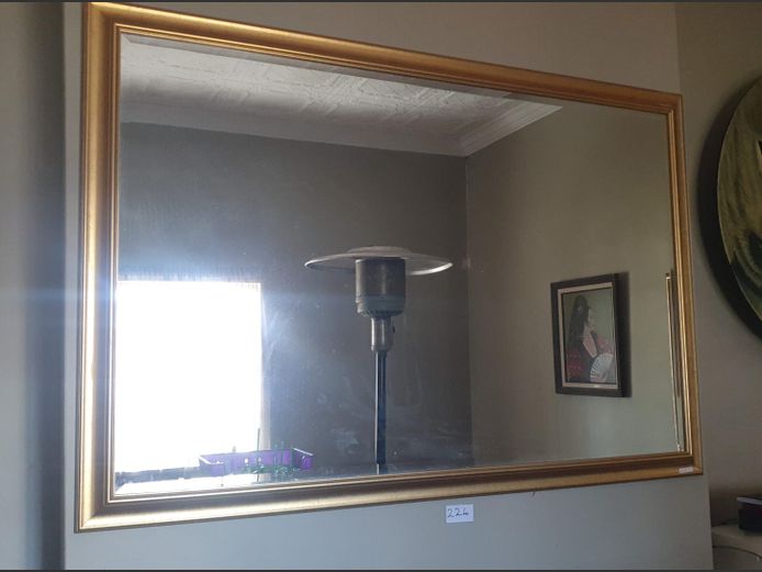 GILT FRAMED & BEVELLED MIRROR 