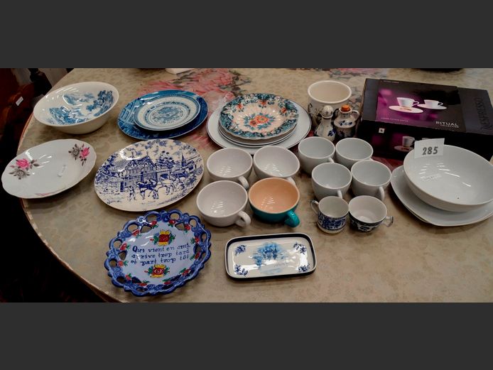 BLUE & WHITE COLLECTABLE PLATES, BOWLS, CUPS, etc