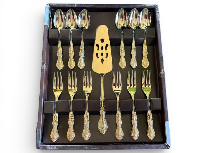 Decorative Gold Plated Dessert Set with Serving Slice