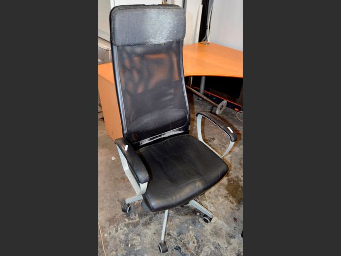 HIGH BACK SWIVEL OFFICE CHAIR [Peeling]