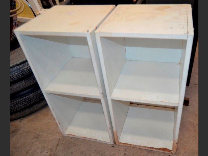 PAIR WHITE 2-TIER SHELVES, 33 x 30 x 67cm [Damaged] [#: 377283699]