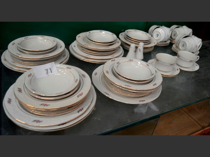 HUGUENOT ROYALE 67-PIECE PART DINNER SERVICE