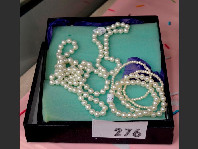LOT: FAUX PEARL NECKLACE & BRACELETS
