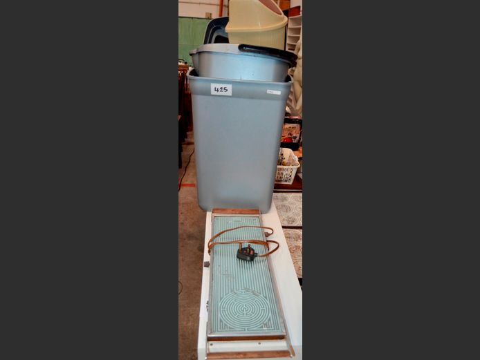 WASTE BIN, MOP BUCKET, SALTON HOTTRAY, etc [Untested]