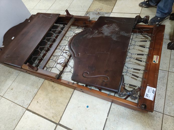 ANTIQUE BED