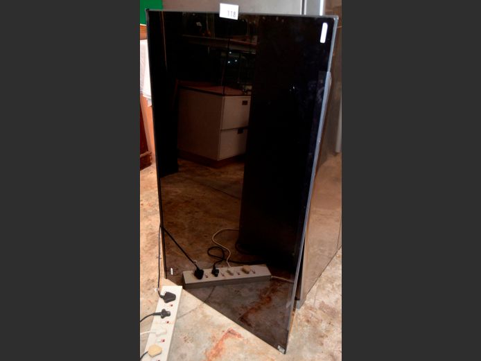 HISENSE 58" TV [Switches on, Screen cracked] ### LICENCE PLEASE ###