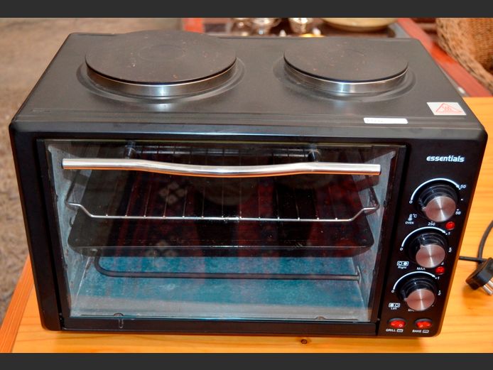 ESSENTIALS 2-PLATE MINI KITCHEN, 51 x 30 x 33cm [Switches on, untested further]