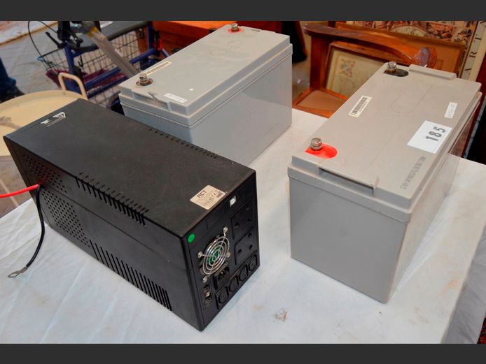 RCT U.P.S WITH 2 x BATTERIES [Switch on, Untested further, Condition of batteries unknown]