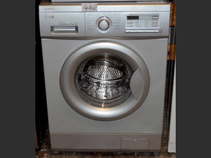 LG DIRECT DRIVE INVERTER 7kg FRONT LOADING WASHING MACHINE [Switches on, door faulty]