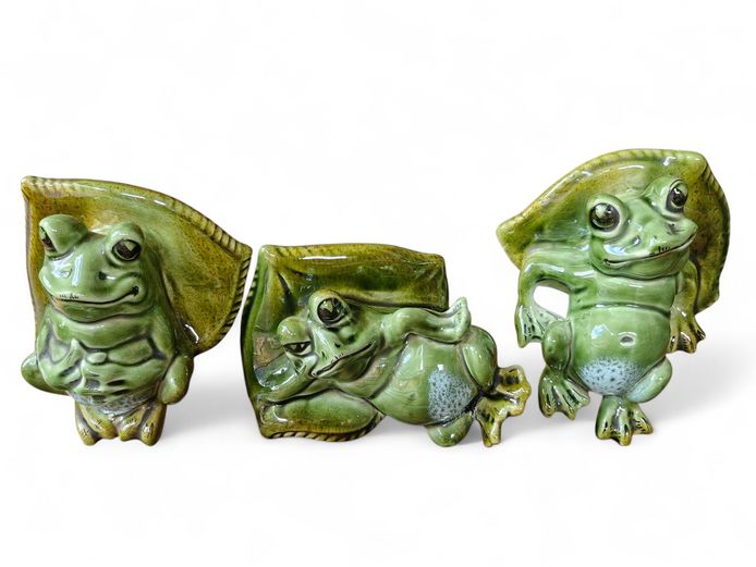 Vintage Elweco Ceramic Frog Wall Sconce Figures