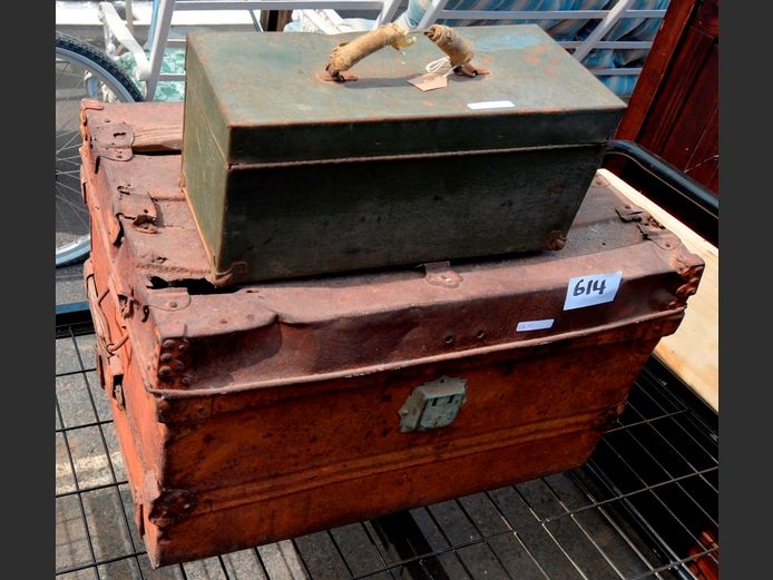 VINTAGE METAL KIST [Rusted] & A TOOLBOX, 65 x 45 x 41cm & 41 x 18 x 19cm