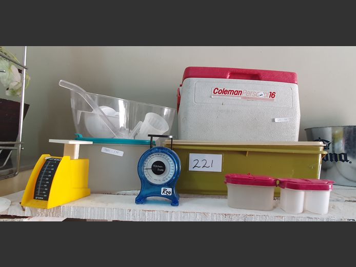 LOT: COLEMAN COOLER BOX, KITCHEN SCALES, etc