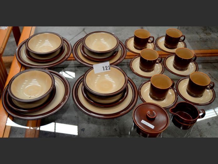 STONEWARE 28-PIECE PART BREAKFAST SET