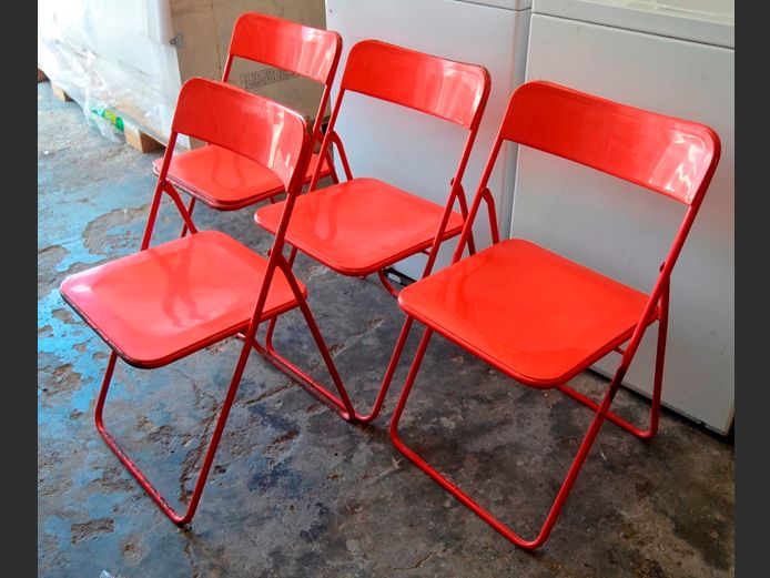 SET OF 4 RED PLASTIC & METAL FOLDING CHAIRS [Rusty]