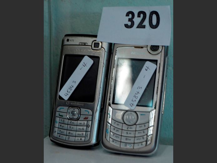 LOT OF 2: NOKIA N70 CELLPHONES [Untested, no chargers]