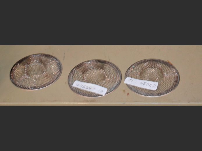 JOB LOT: STAINLESS STEEL STRAINERS