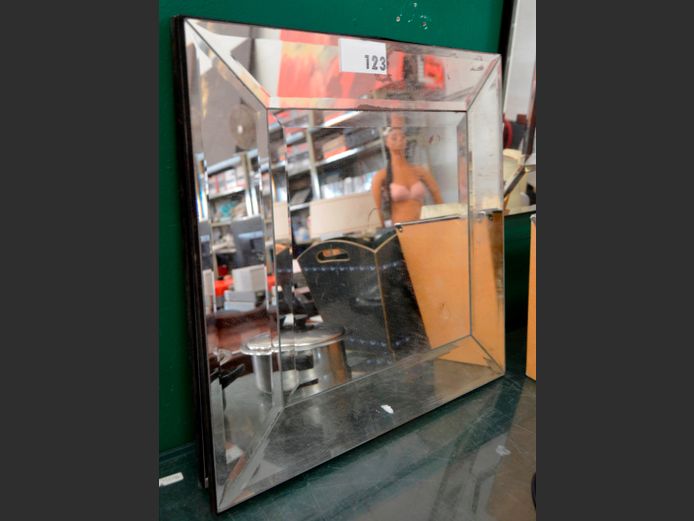 SET OF 3 BEVELLED WALL MIRRORS, 50 x 50cm [Water damaged] [#: 422545813]