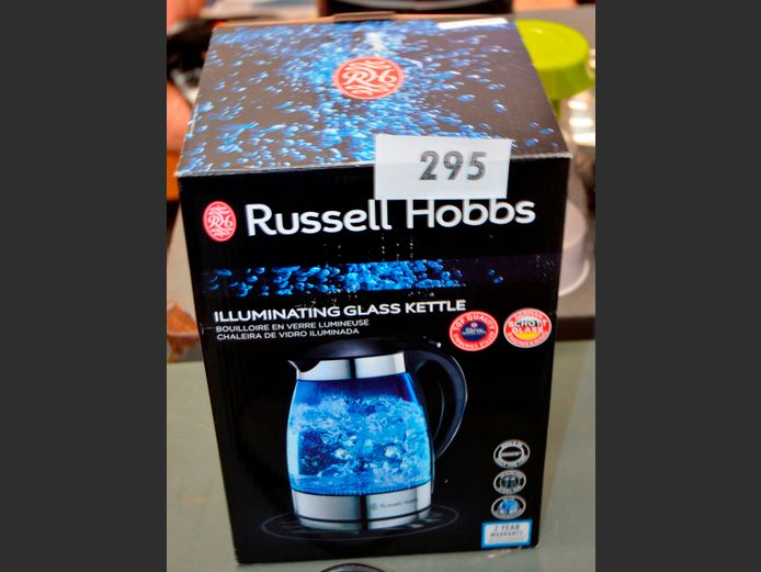RUSSELL HOBBS GLASS ILLUMINATING CORDLESS KETTLE [Switches on]