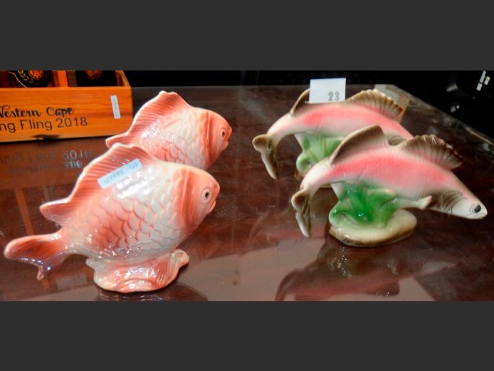 SET OF 4 CERAMIC FISH ORNAMENTS, 38 x 18cm & 23 x 19cm