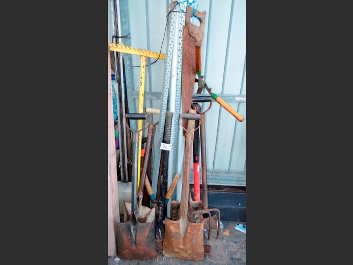 ASSORTED GARDEN TOOLS