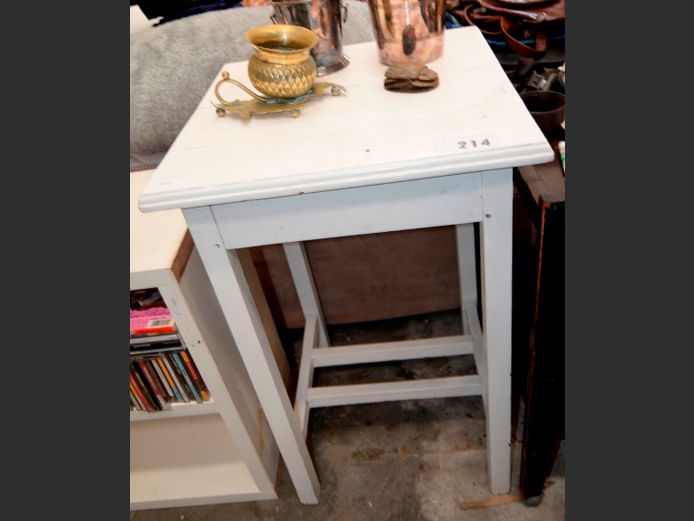 WHITE PAINTED OCCASIONAL TABLE, 47 x 45 x 73cm [Top splitting]