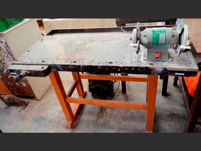 WORKBENCH WITH GRINDER, 120 x 62 x 83cm [Untested]