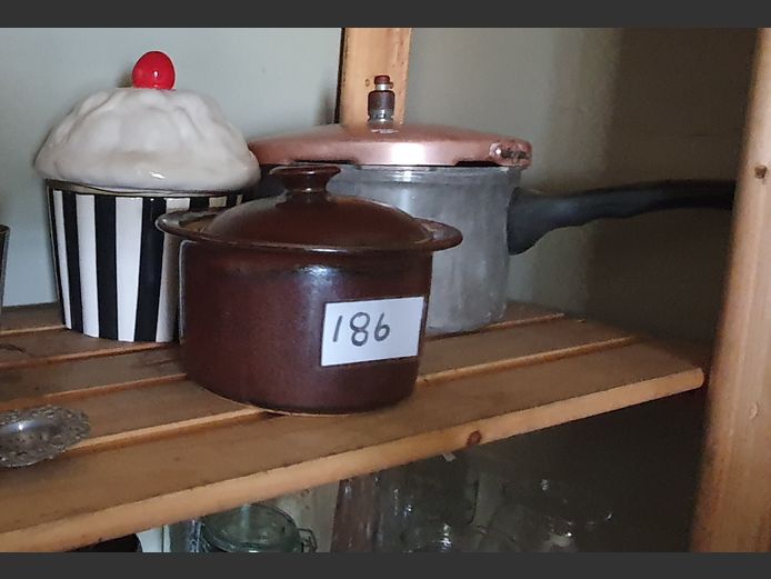 LOT: ALUMINIUM PRESSURE COOKER, COOKIE JAR, etc