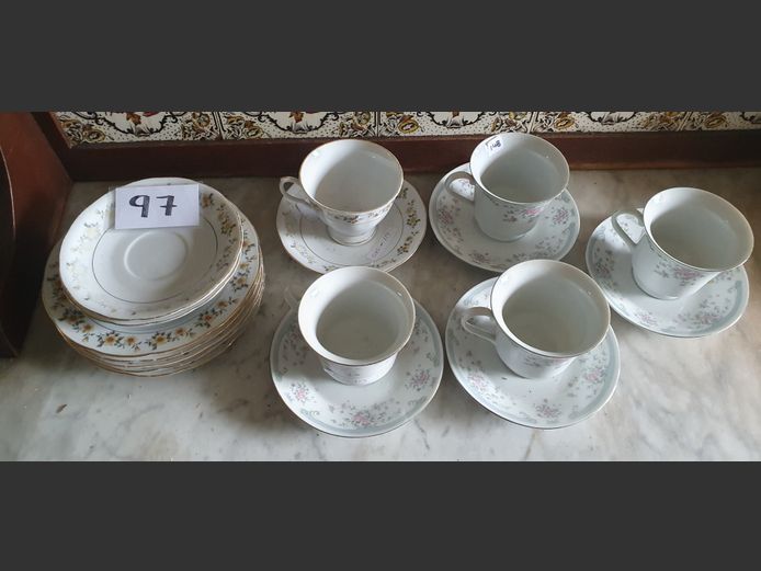 LOT: TEA CUPS, SAUCERS, CAKE PLATES, etc