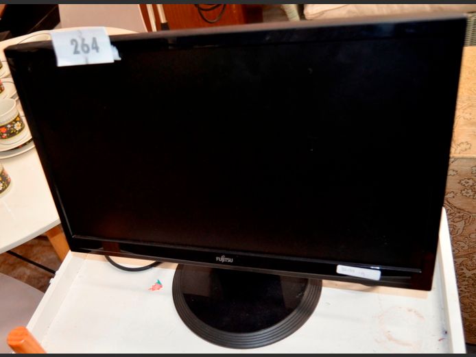 FUJITSU MONITOR [Switches on, untested further, screen cracked]